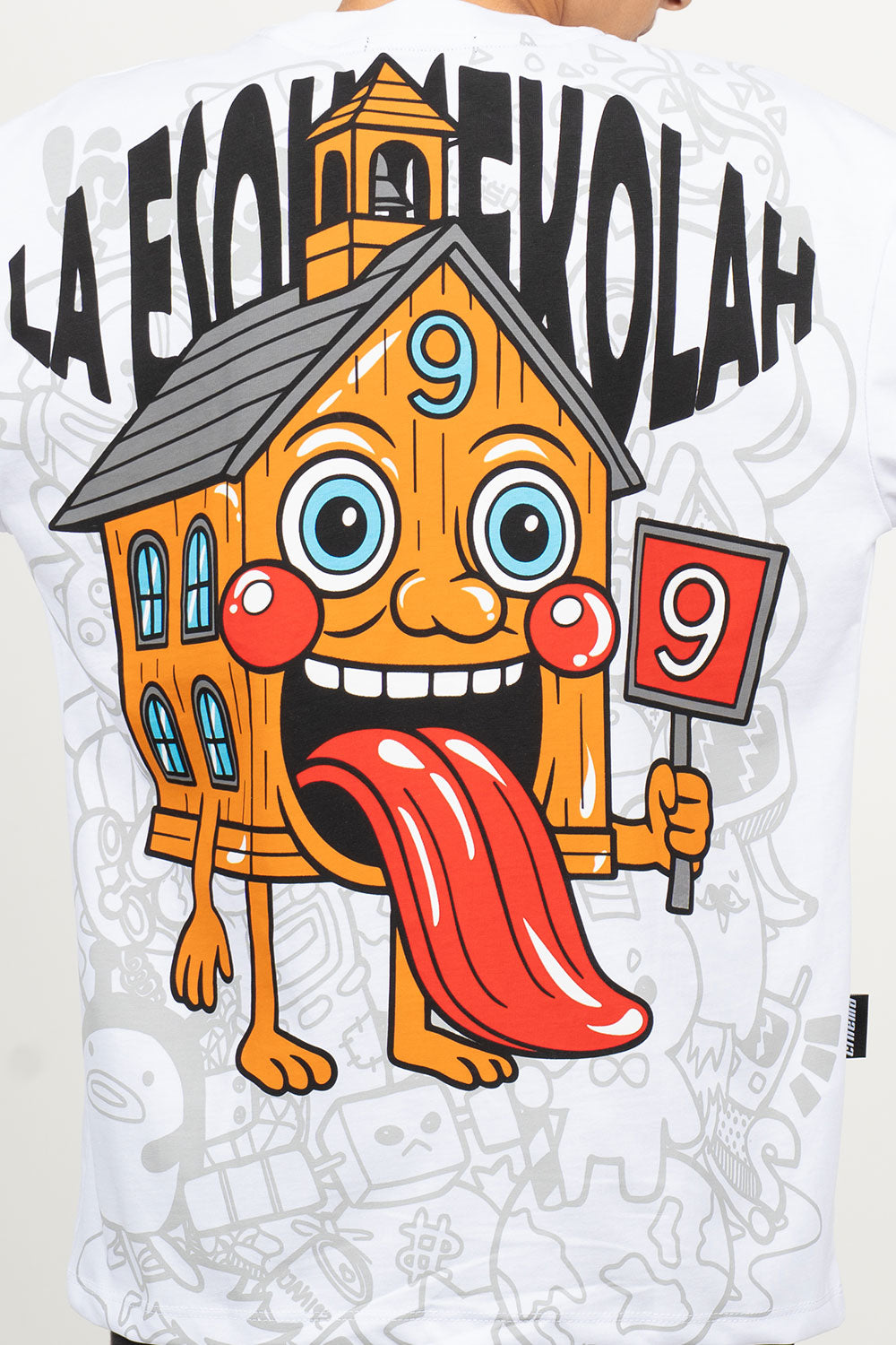 camiseta over LA ESOK SEKOLAH