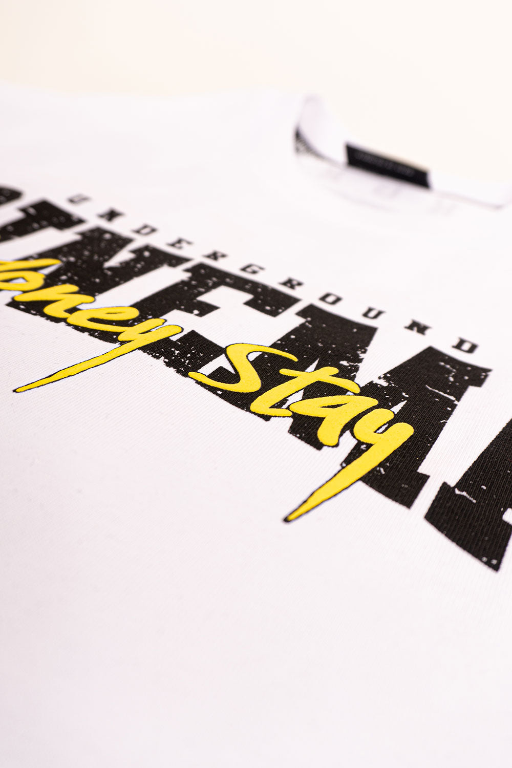 Camiseta OVER MONEY STAY