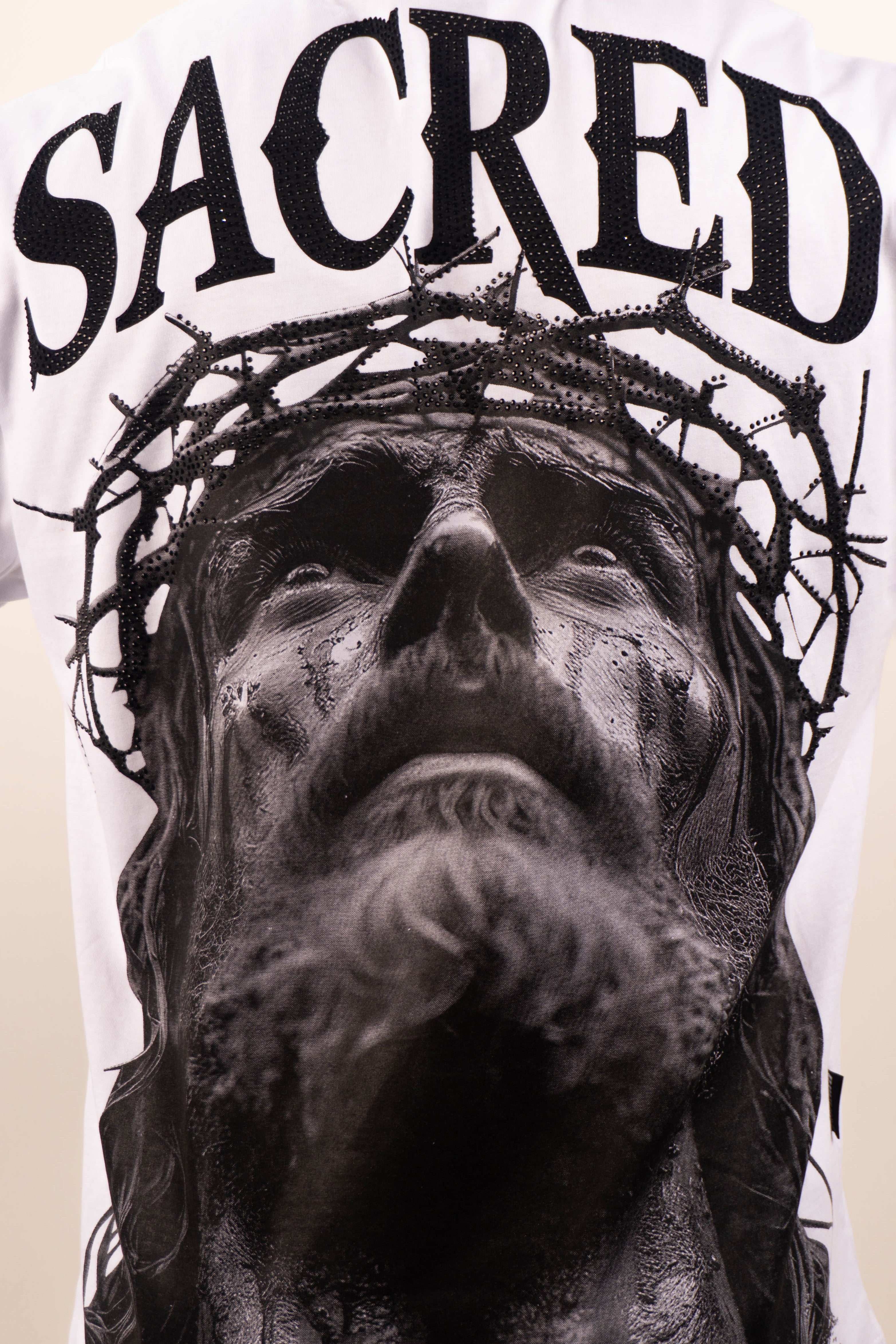 Camiseta SACRED