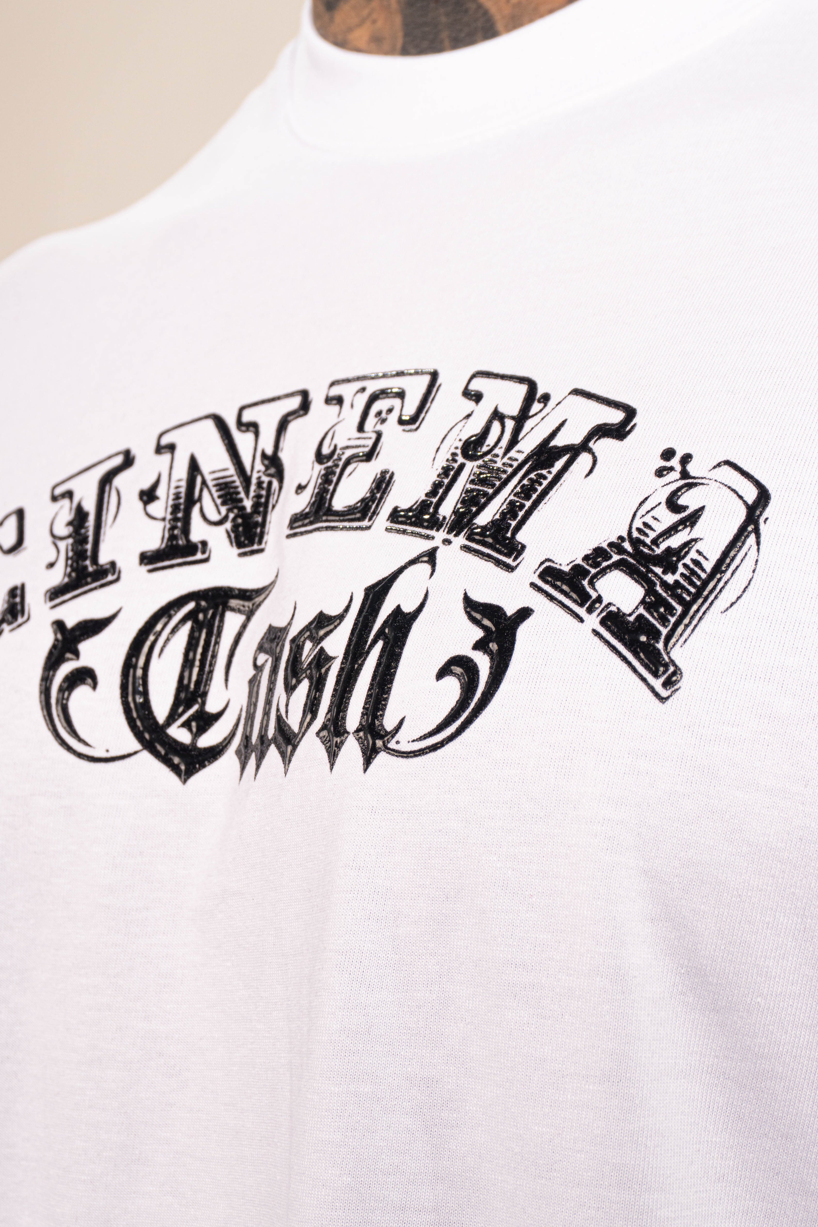 Camiseta over LOVED CASH