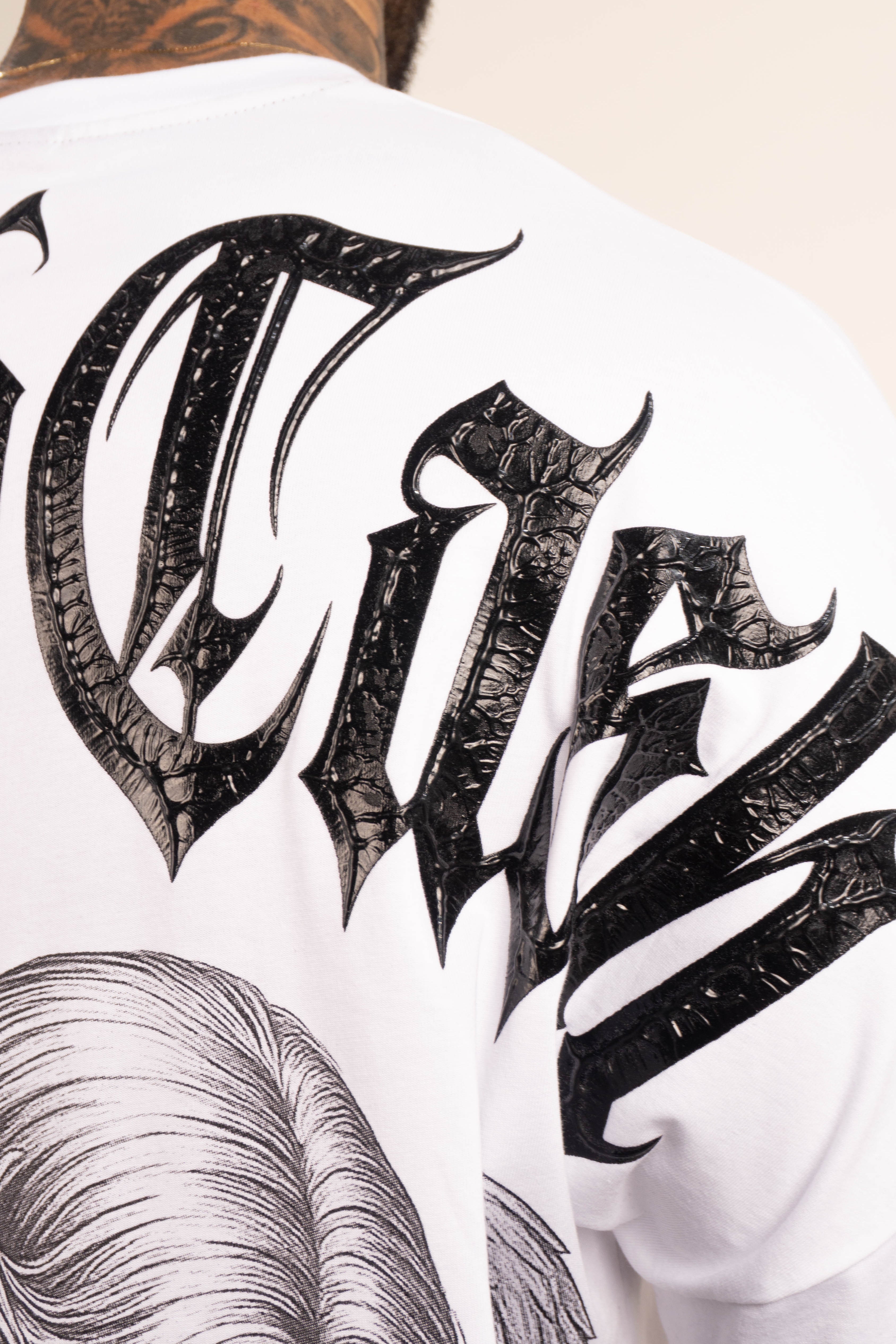 Camiseta over LOVED CASH