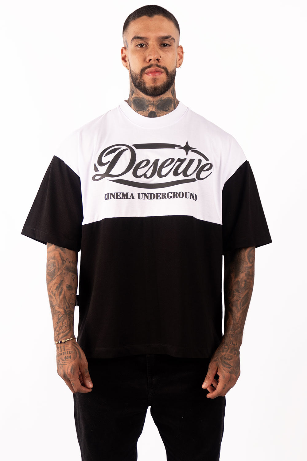 Camiseta OVER DESERVE