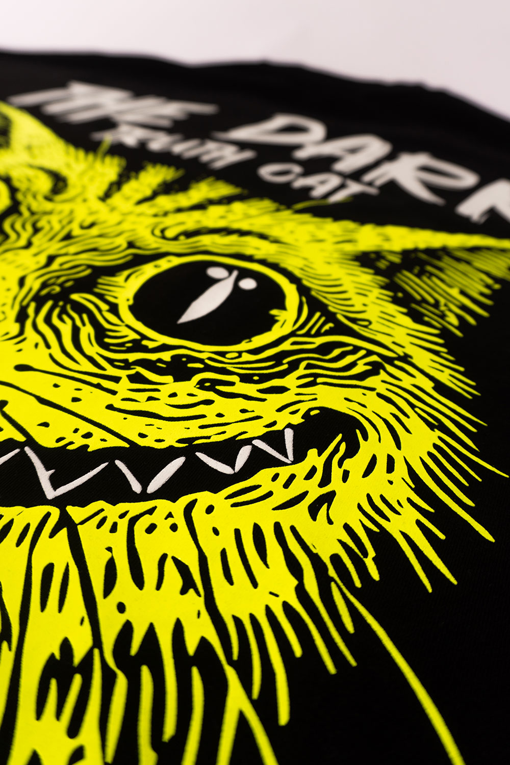Camiseta OVER CAT THE DARK