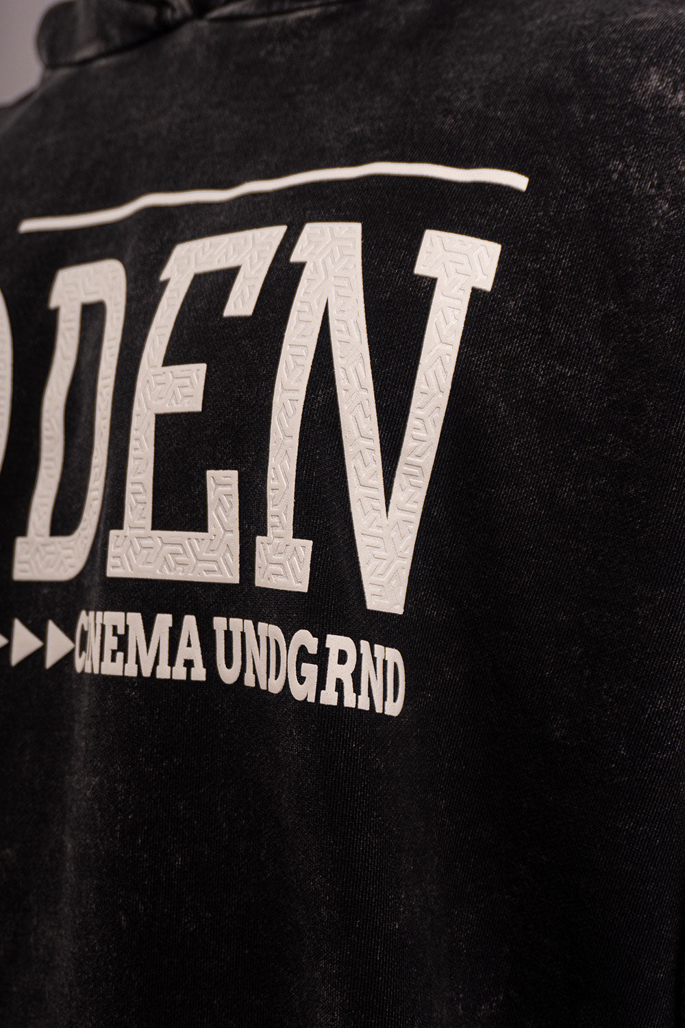 Buzo Oversize  HIDDEN CINEMA
