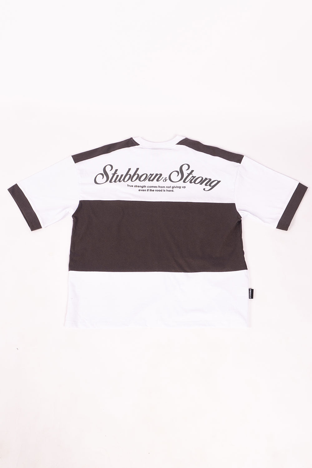 Camiseta OVER BOXY STUBBORN & STRONG