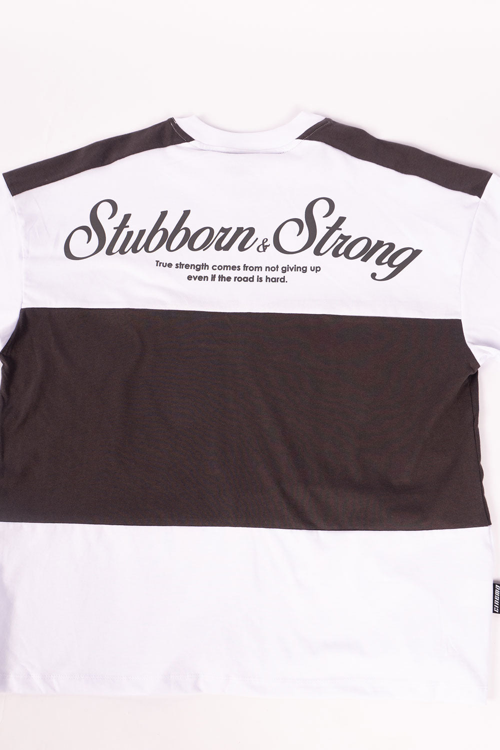 Camiseta OVER BOXY STUBBORN & STRONG