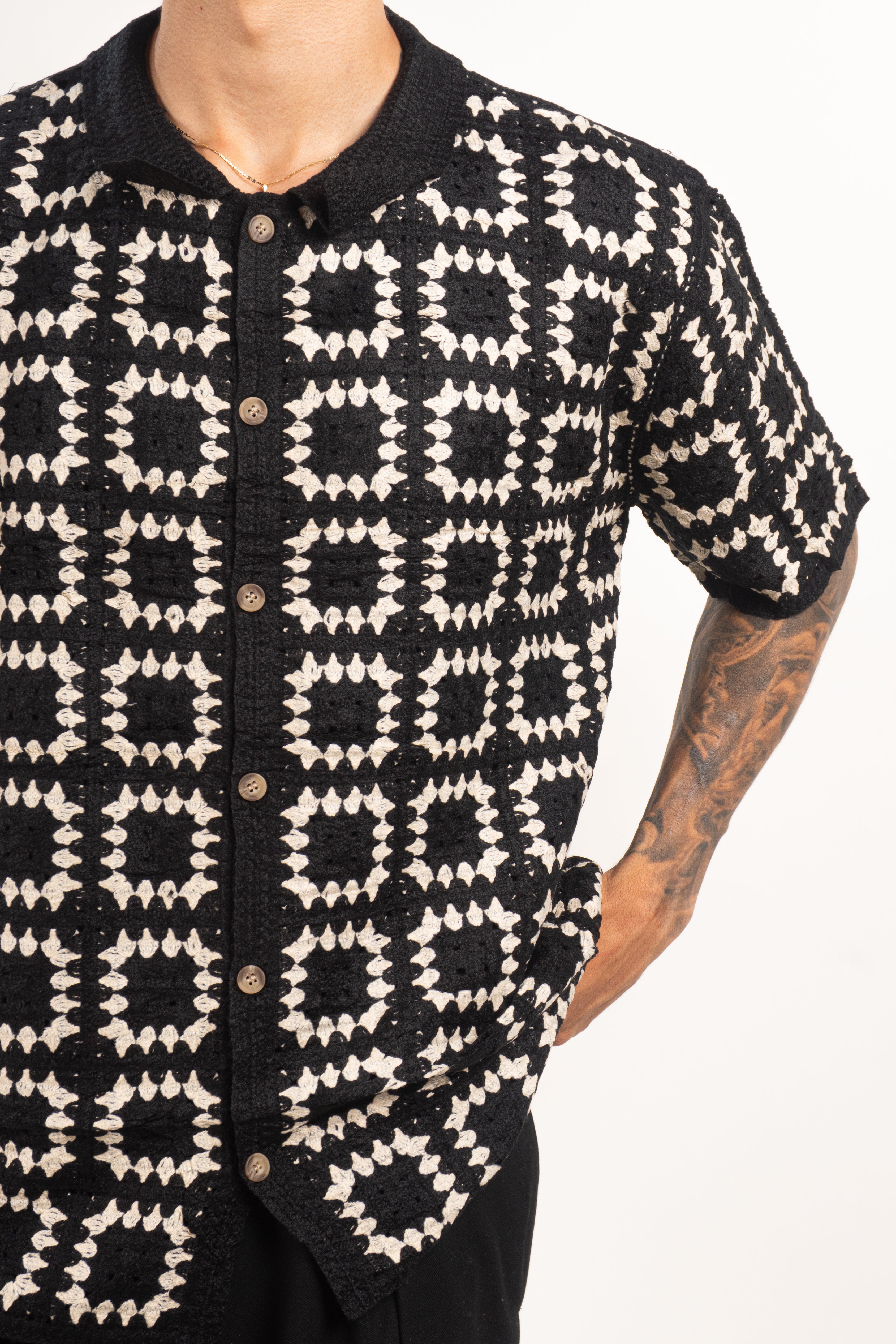Camiseta con cuello TEJIDA