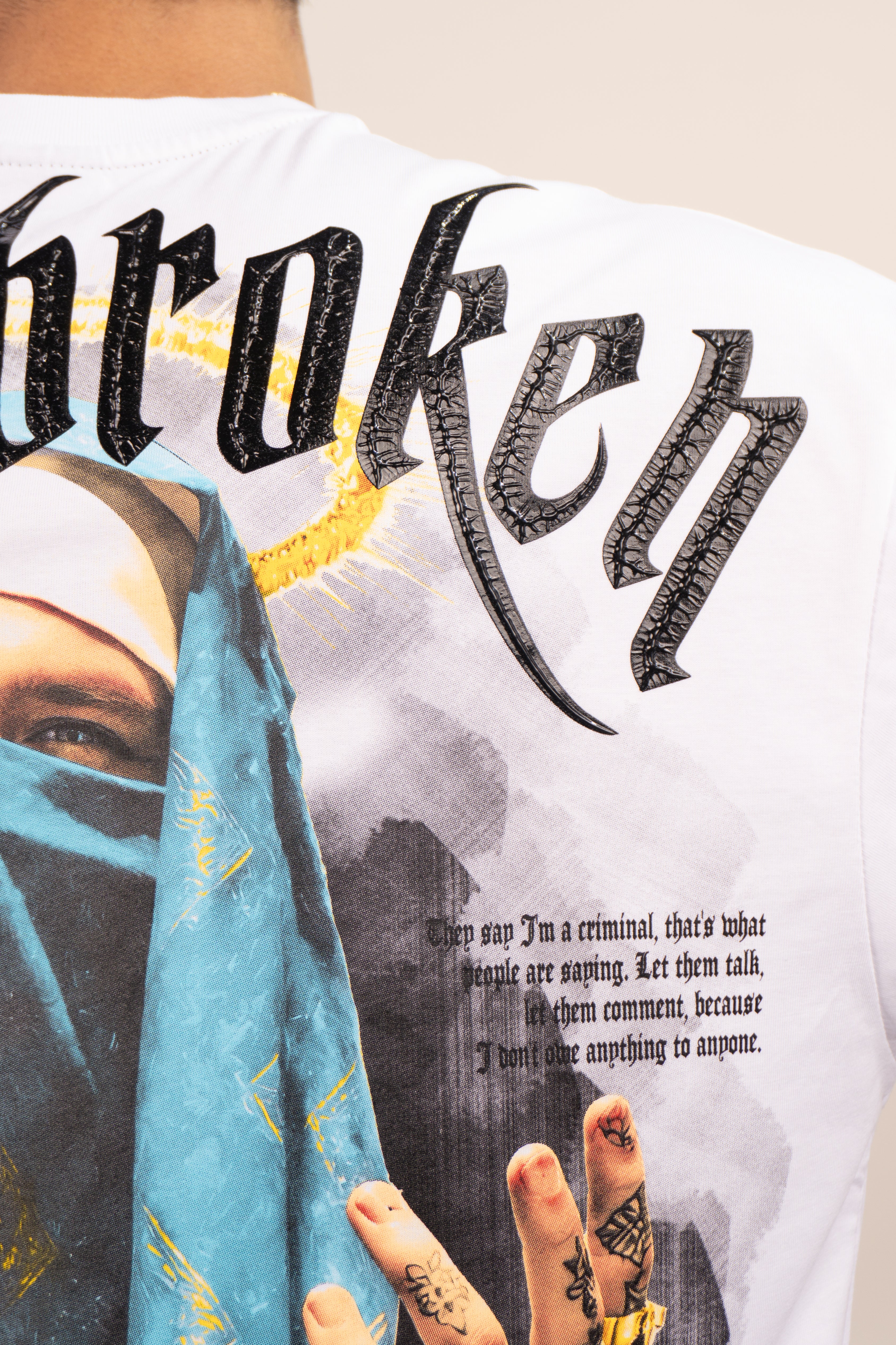 Camiseta over GLORY UNBROKEN