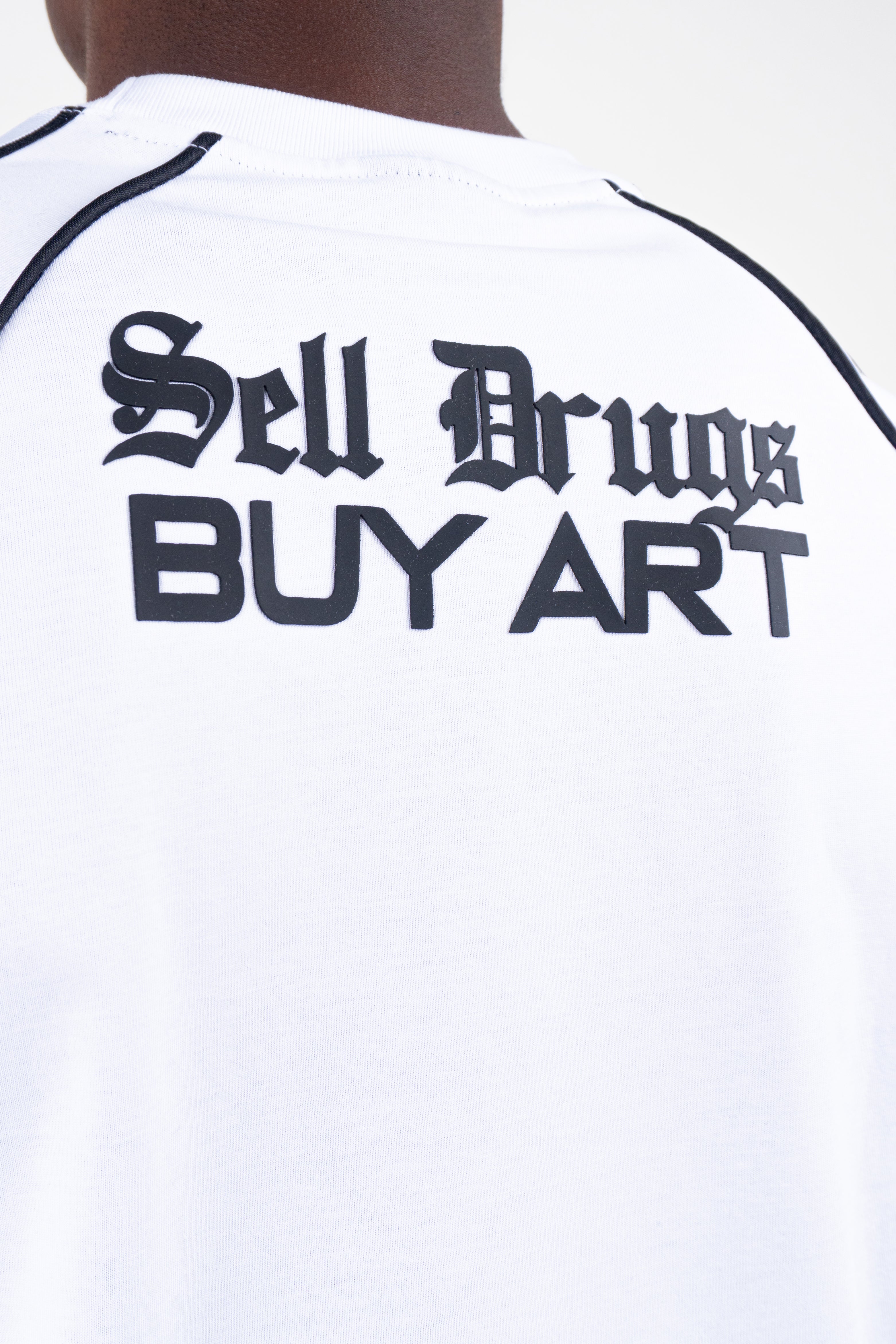 Camiseta over DRUGS AND ART