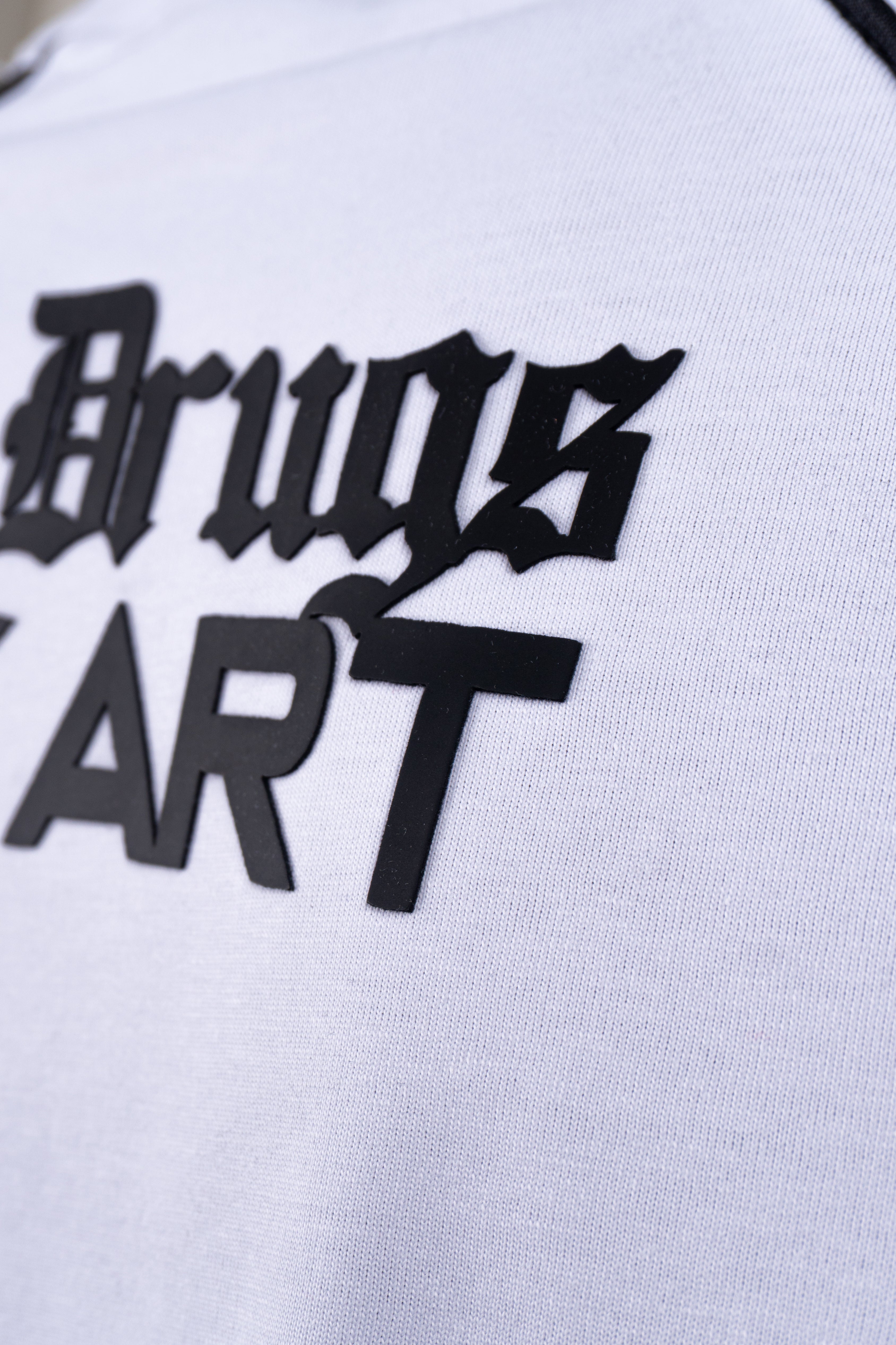 Camiseta over DRUGS AND ART