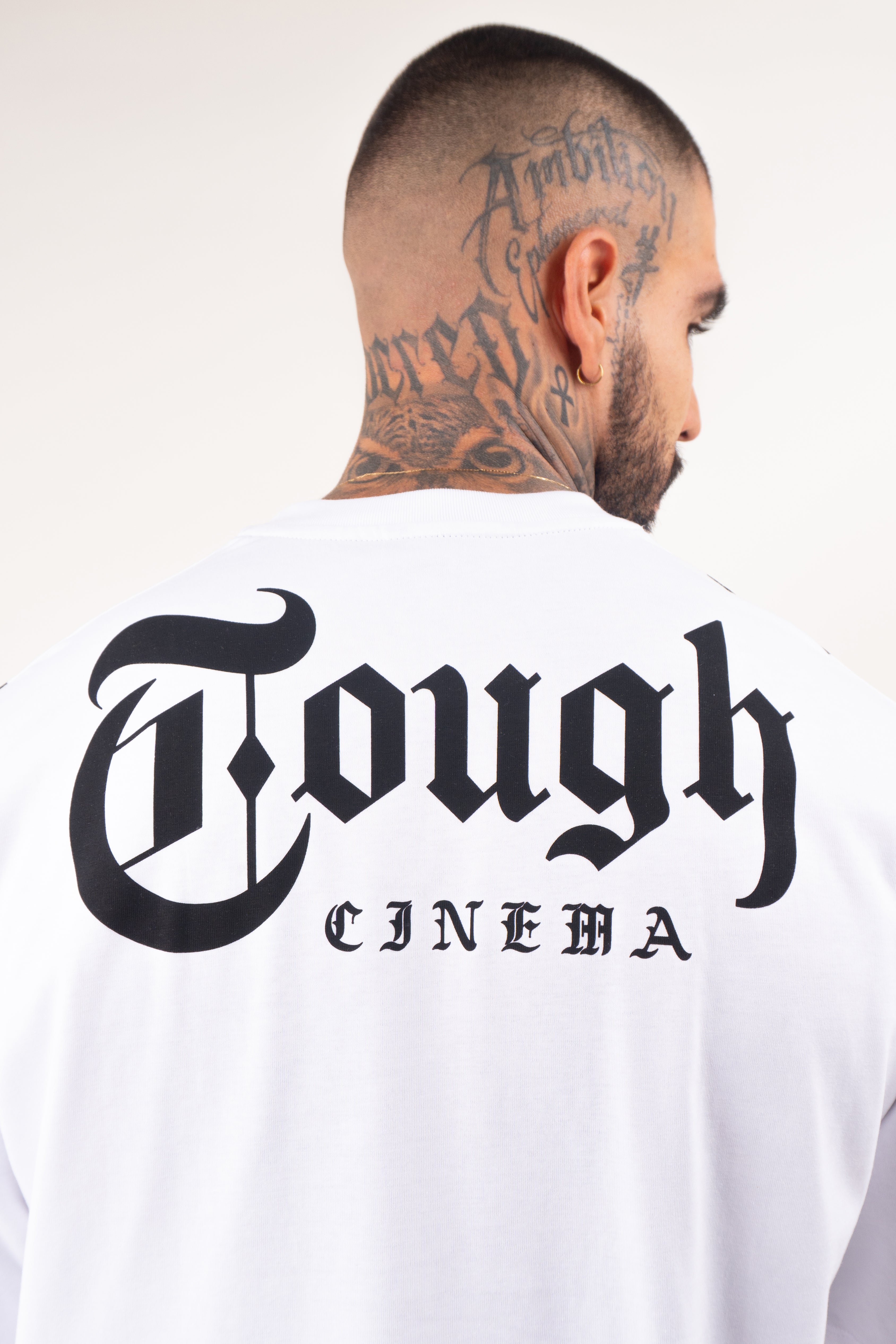 Camiseta over TOUGH STREET