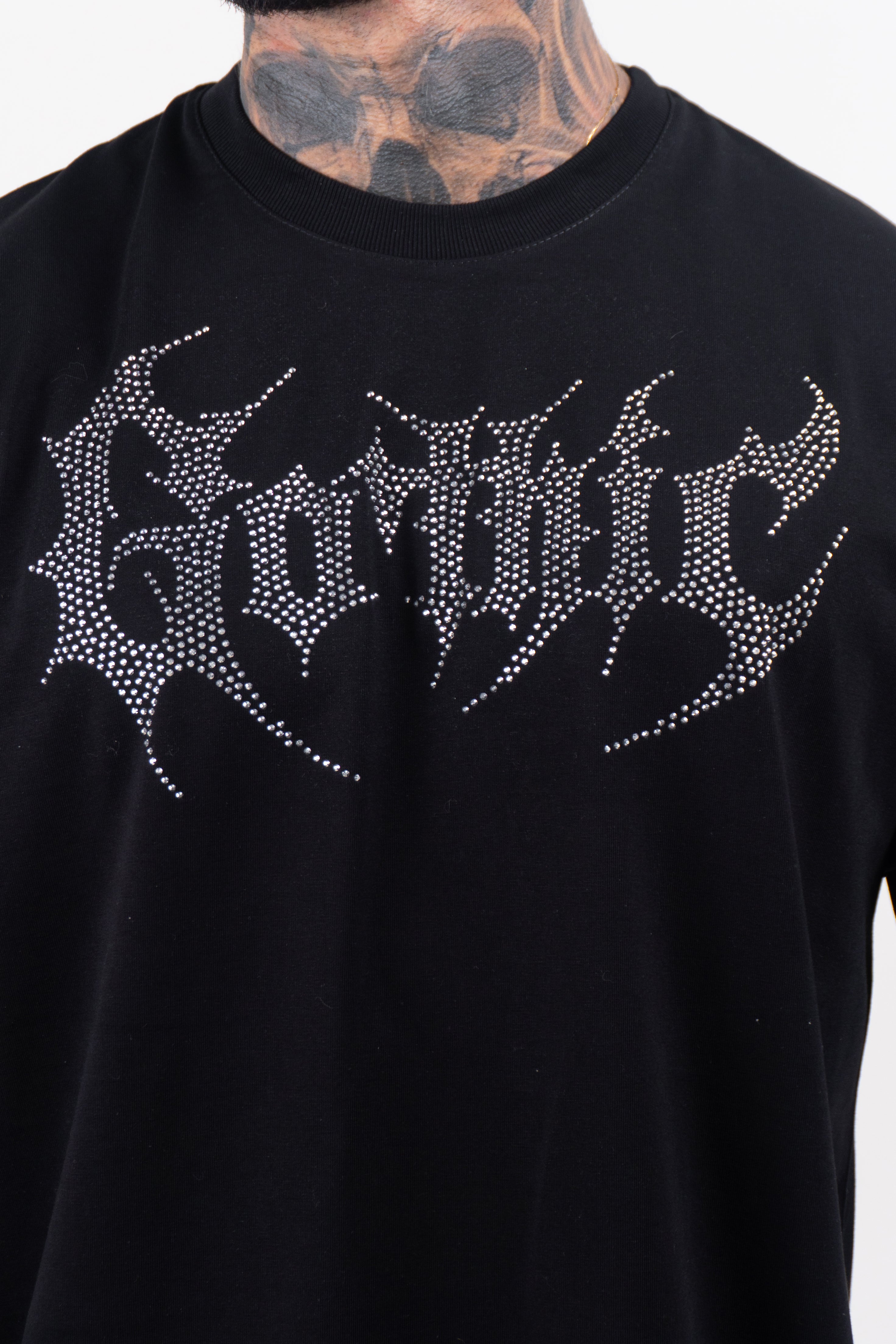Camiseta over GOTHIC negra plateada
