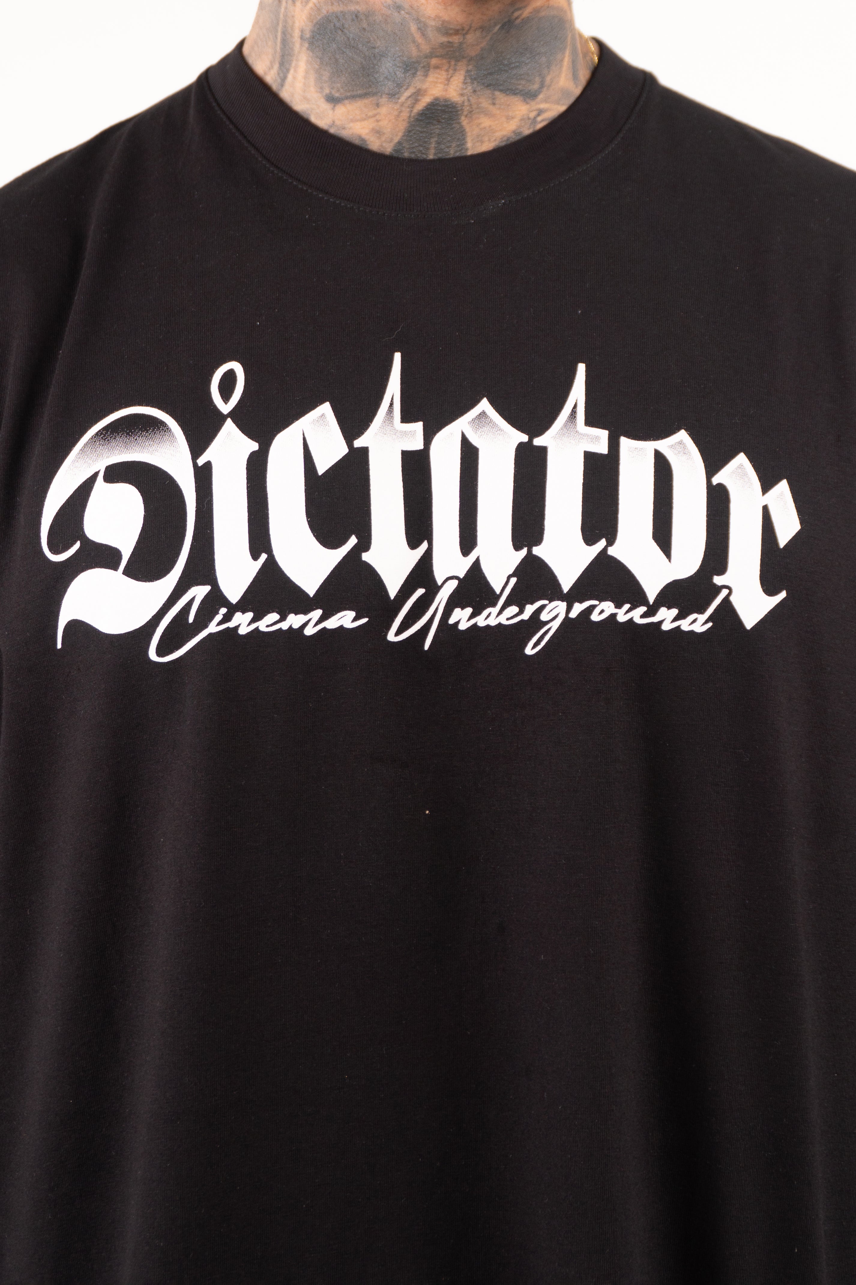 Camiseta over EXTRADITED