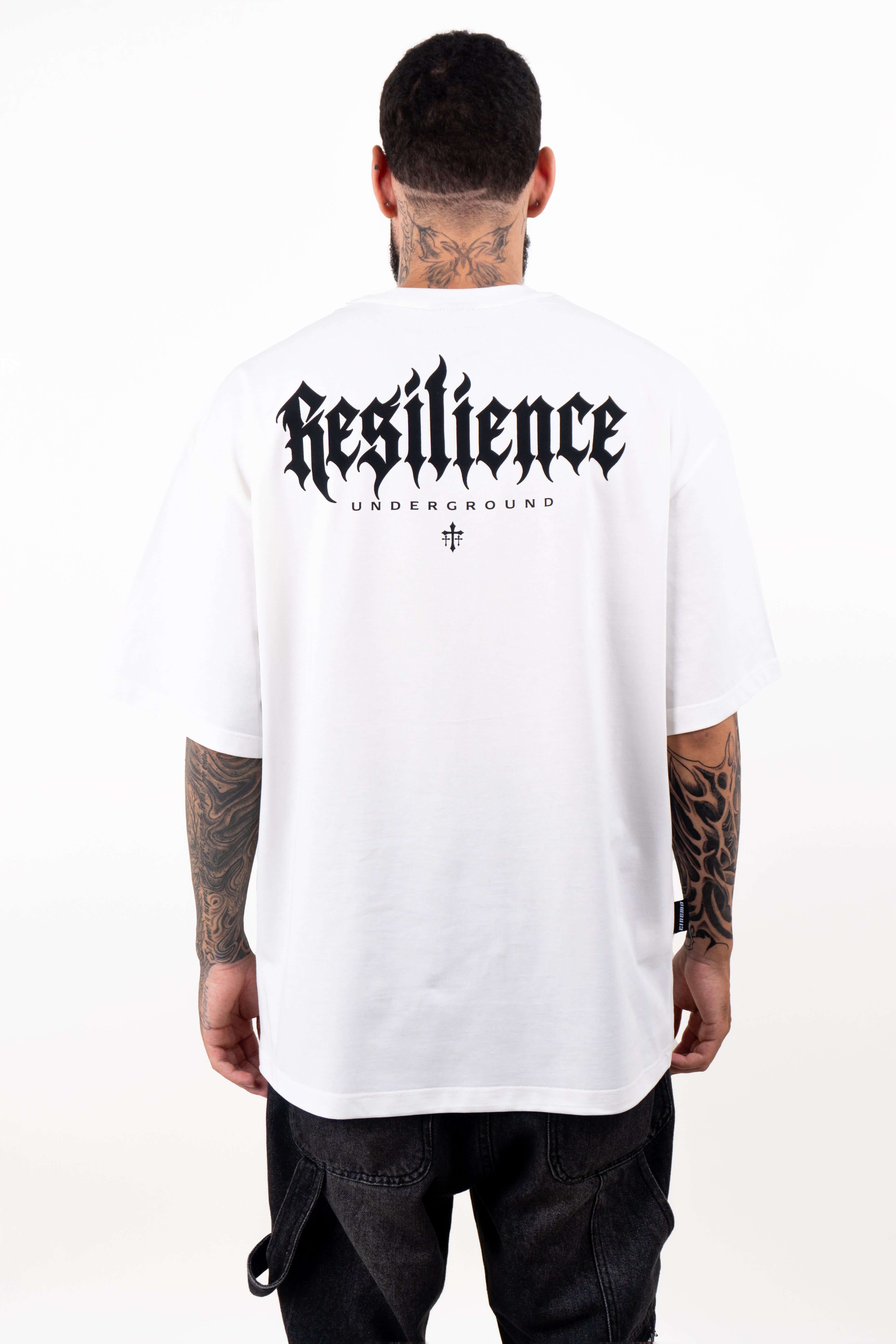 Camiseta over RESILIENCE