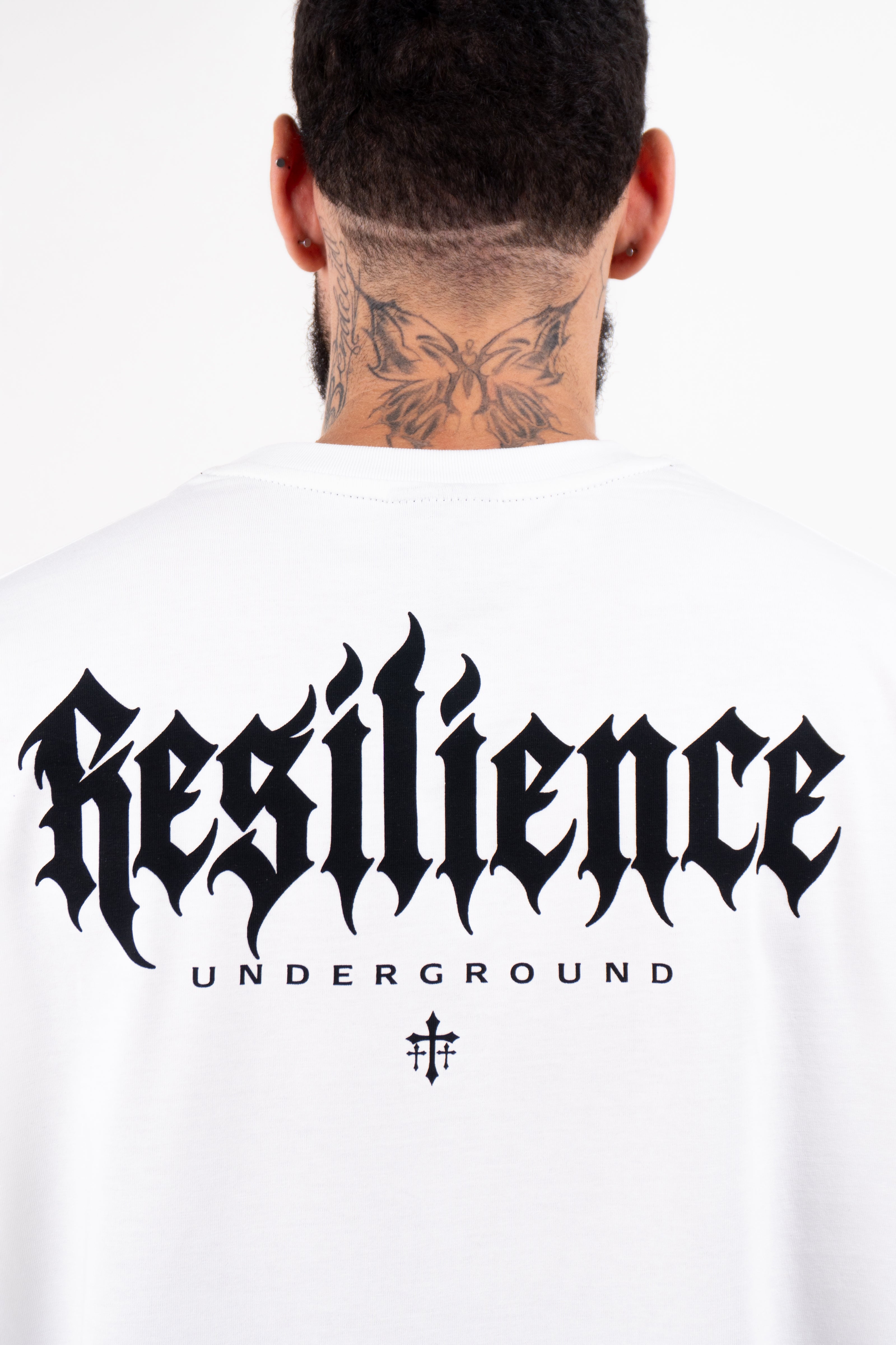Camiseta over RESILIENCE