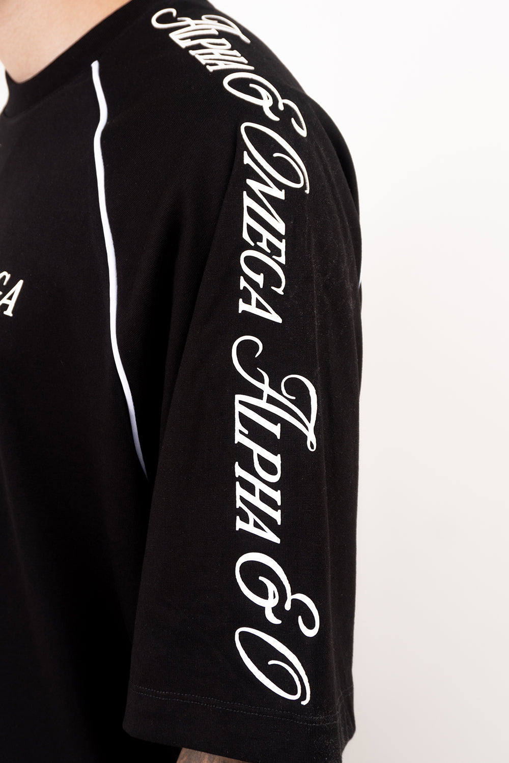 Camiseta over ALPHA & OMEGA