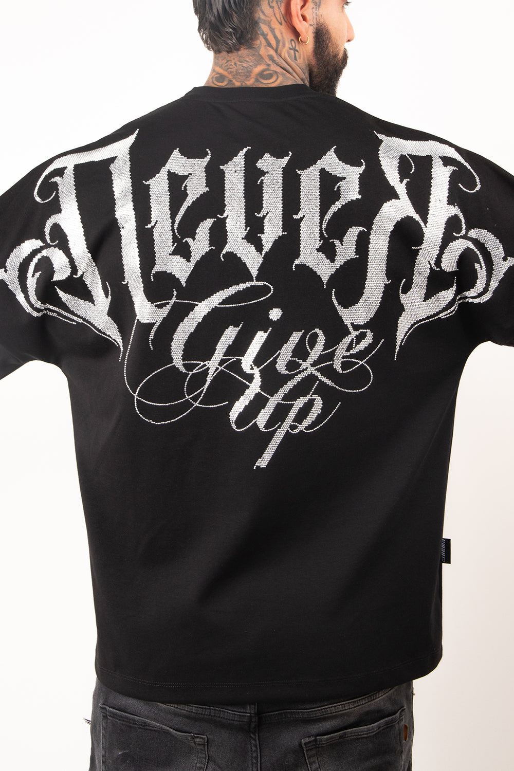 Camiseta over NEVER GIVE UP plata
