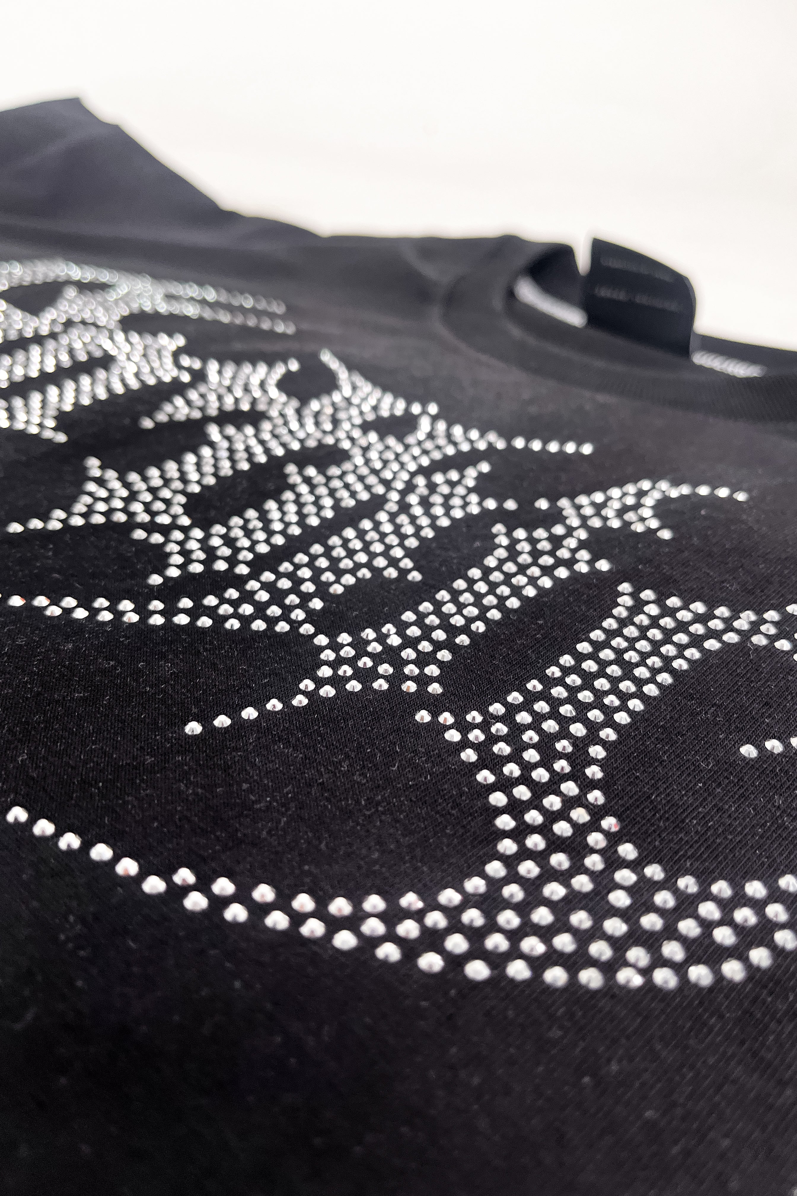 Camiseta over GOTHIC negra plateada