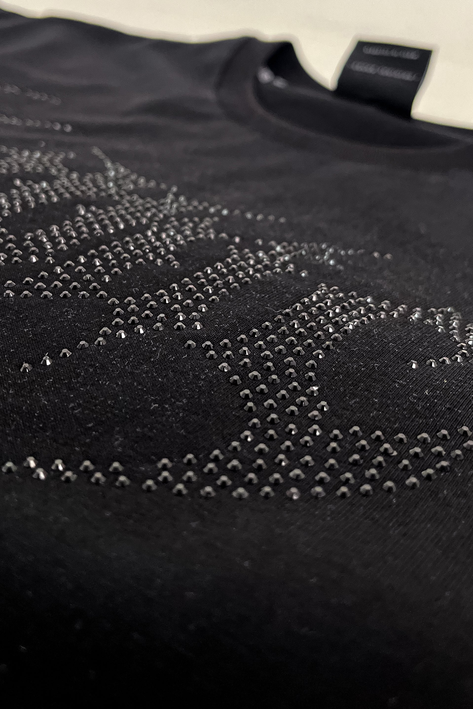 Camiseta over GOTHIC piedra negra