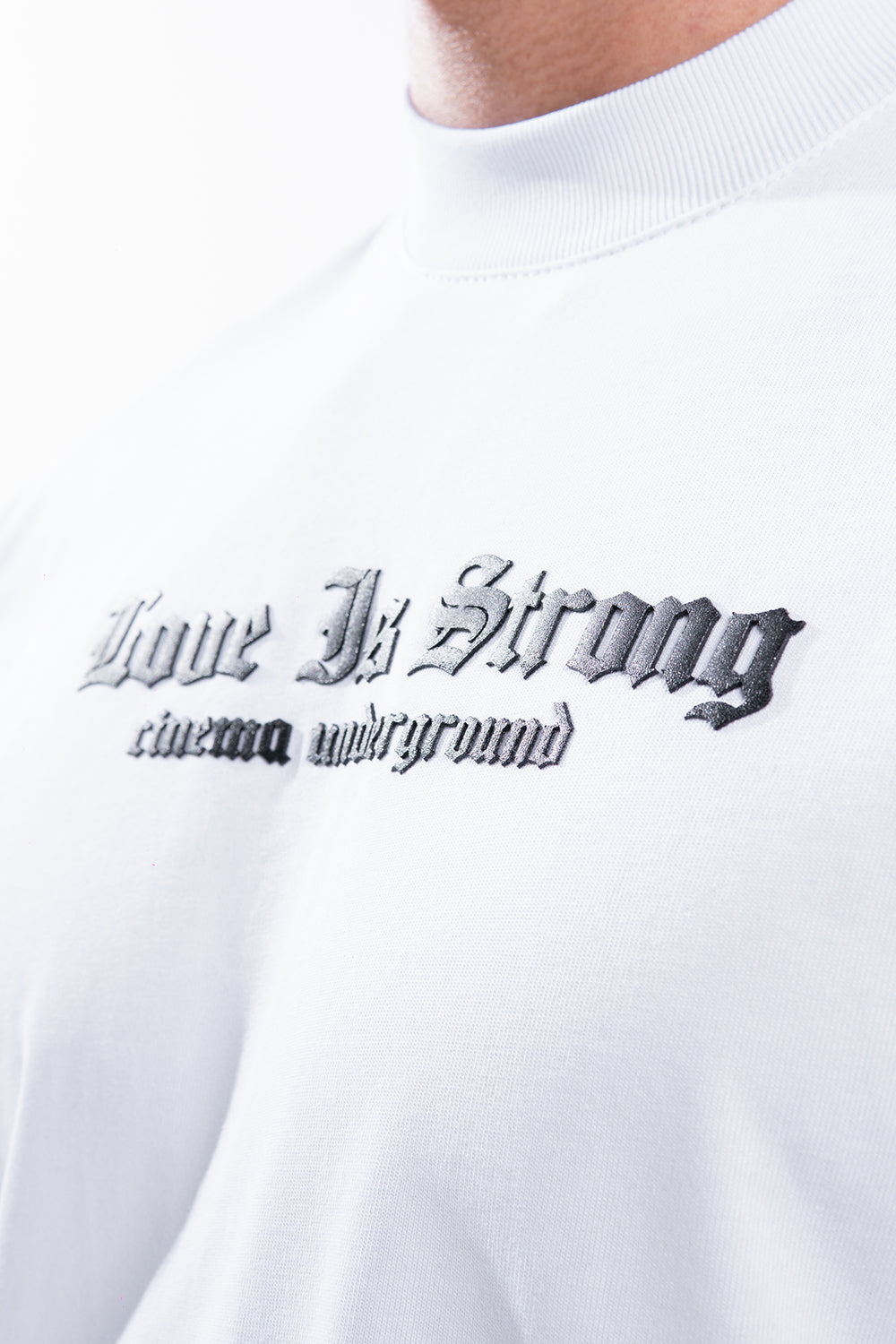 Camiseta LOVE STRONG